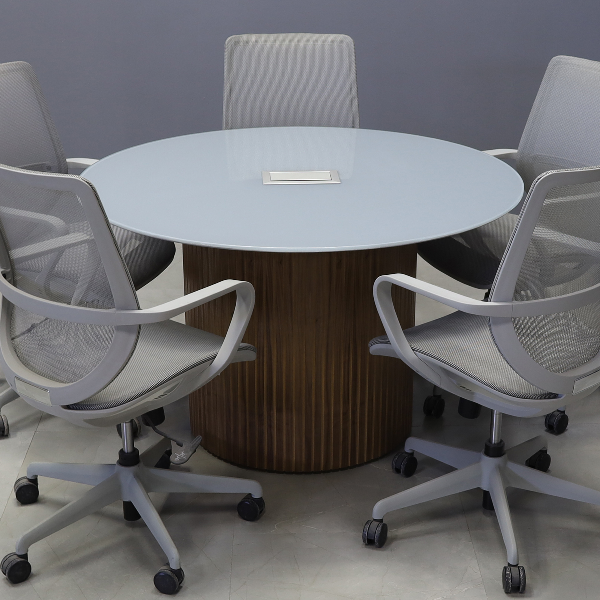 48-inch Omaha Round Conference Table in 1/2