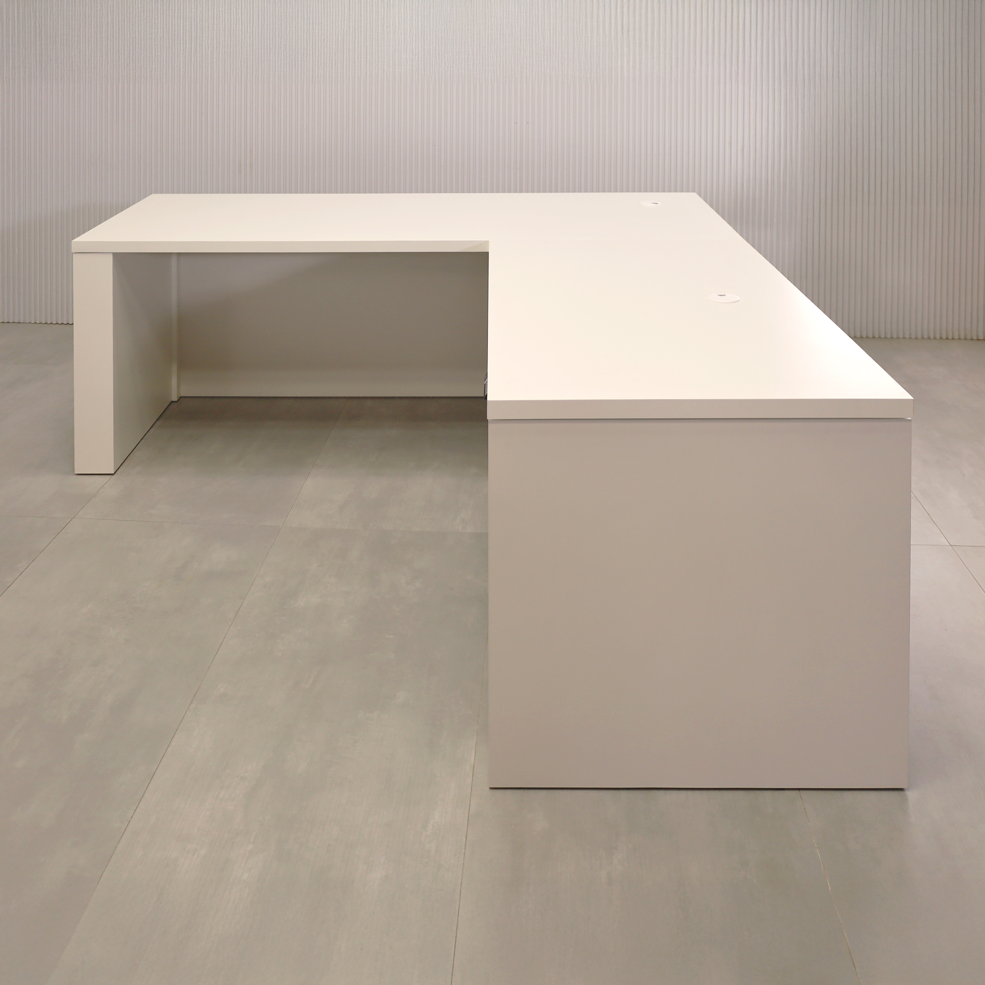 80-inch Denver L-Shape with Sit-Stand Mechanism and Dover Off-White matte laminate Top, Dover Off-White matte laminate Base, Washed Oak & Natural tabour privacy panel, and White metal powder coated legs.