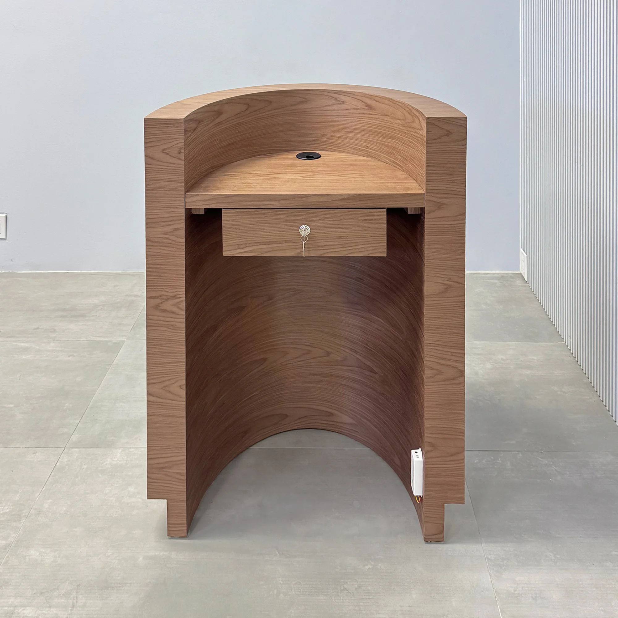 Lima Round Podium \u0026 Host Custom Desk, image size:2000x2000