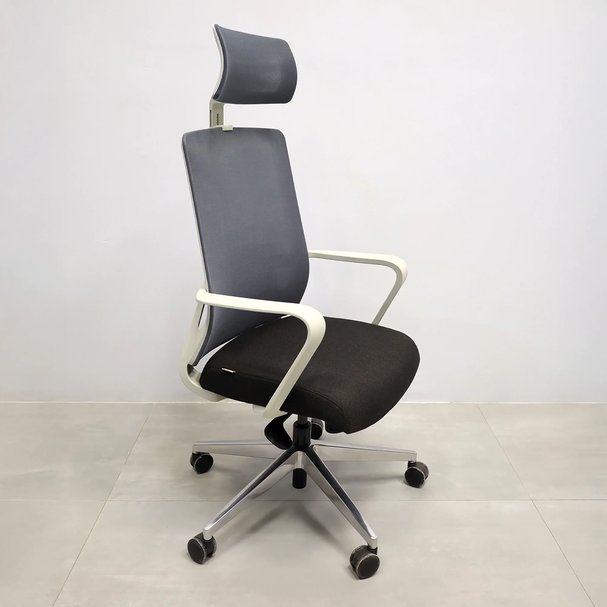 Terra Office Chair with Fixed Arms and Headrest