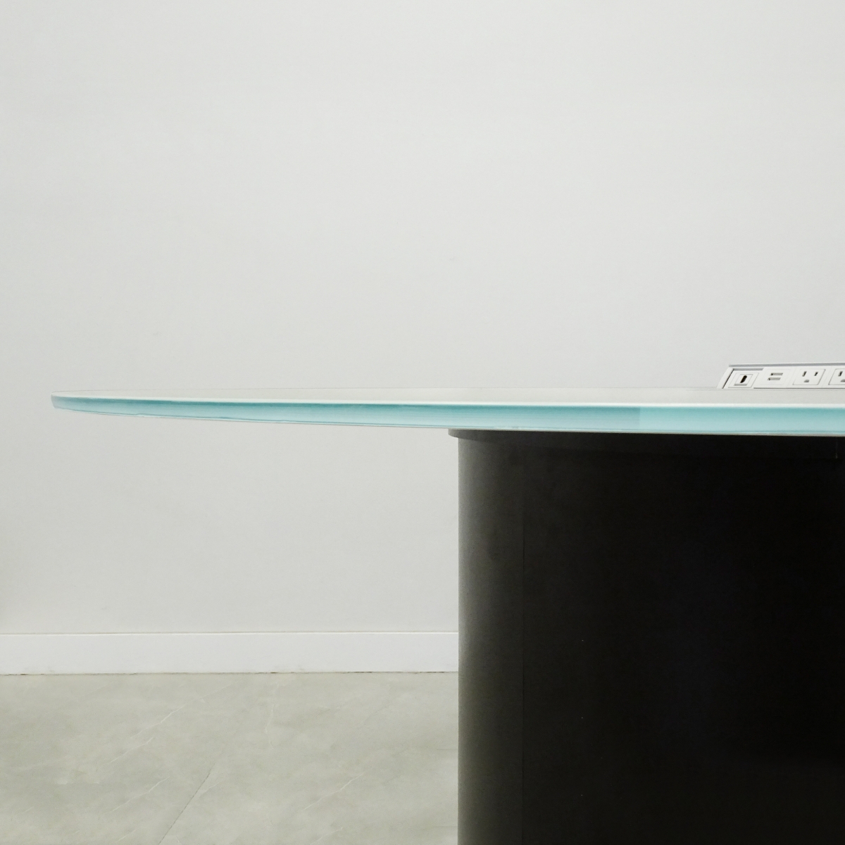 Axis Round Glass Meeting Table 