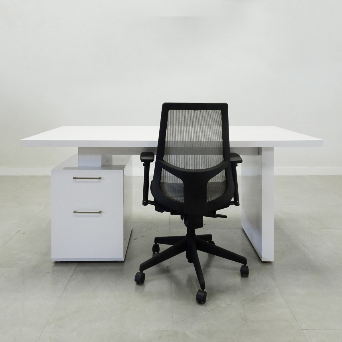 Avenue Straight Solid Top Executive Office Desk 